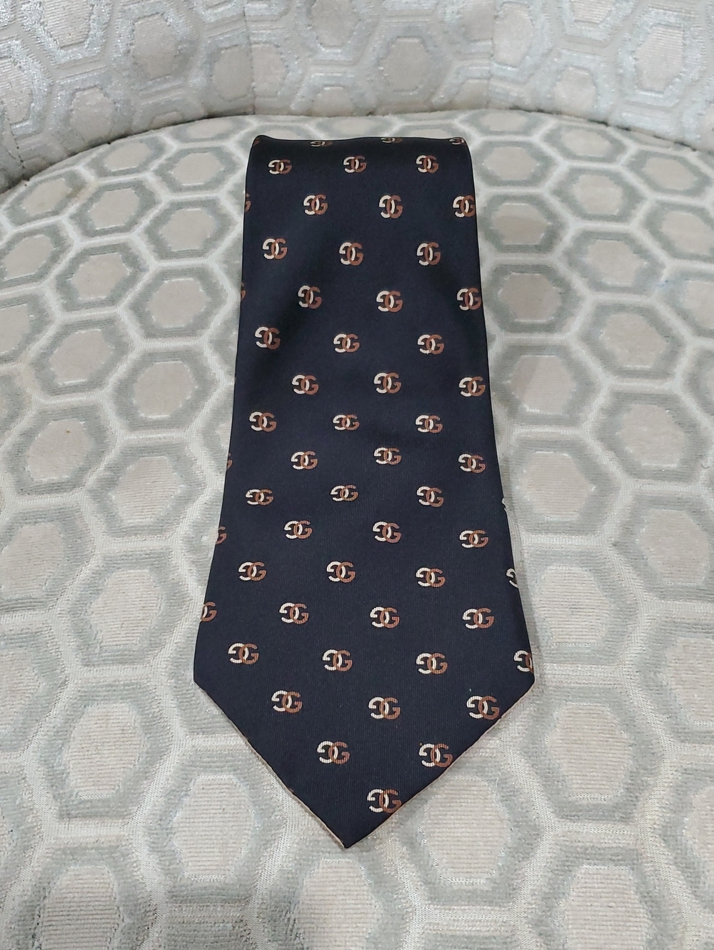 Vintage 1980s Gucci 100% Silk Necktie With GG Monogram Crest